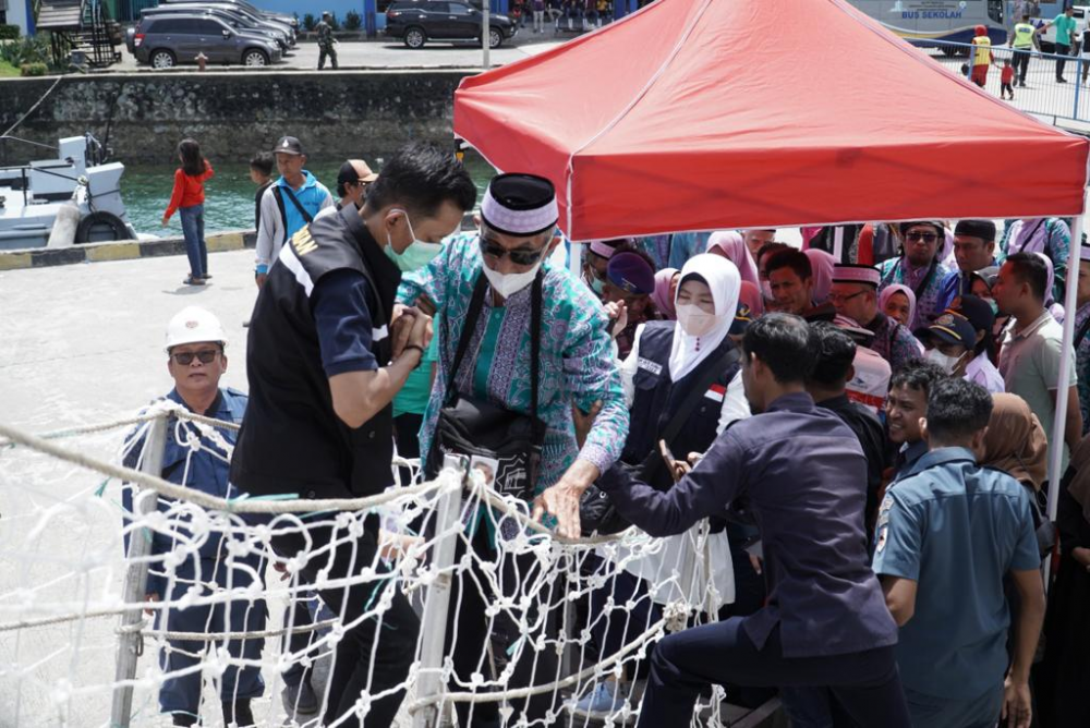 KEMENHUB FASILITASI KEBERANGKATAN CALON JEMAAH HAJI ASAL TOLITOLI MENGGUNAKAN KAPAL PERINTIS