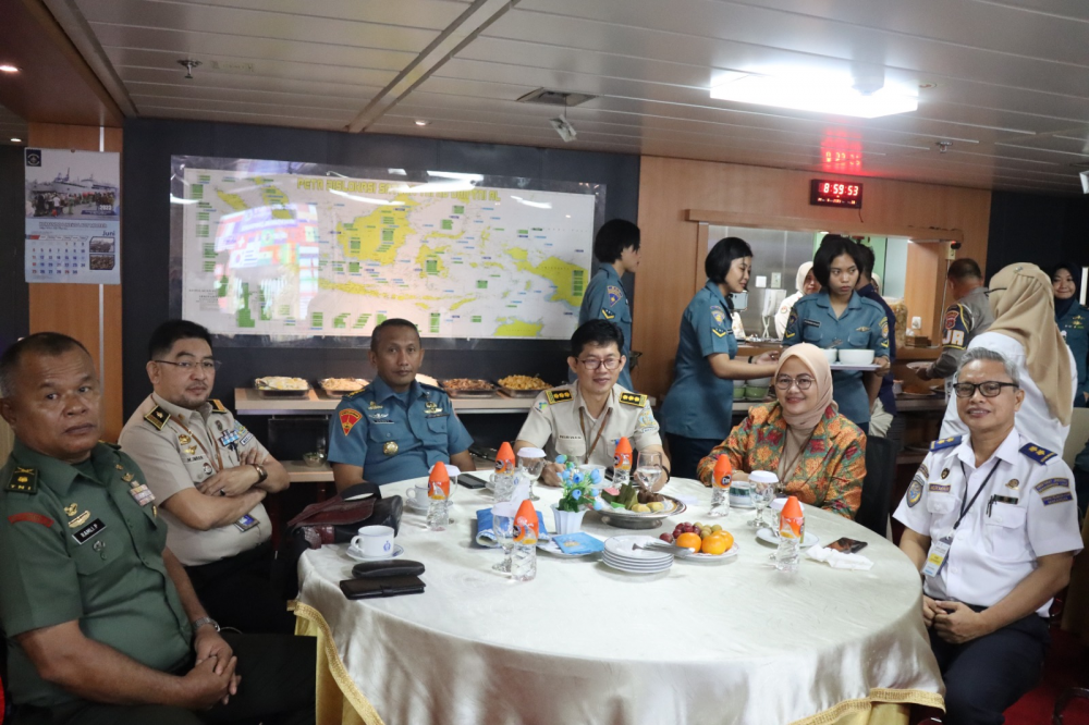 Coffe Morning dan Penyerahan Piagam Penghargaan Kepada Unsur dan Pejabat yang mendukung pelaksanaan Multirateral Naval Exercise Komodo 2023