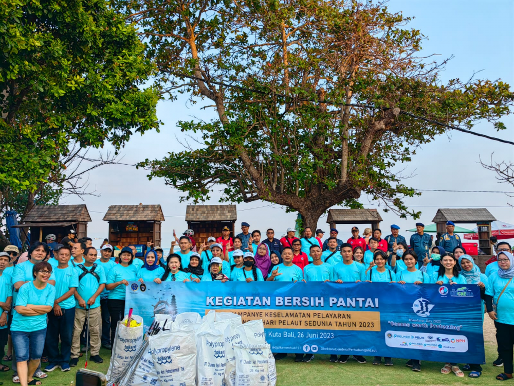 RANGKAIAN KAMPANYE KESELAMATAN PELAYARAN, KEMENHUB AKSI BERSIH PANTAI SERENTAK DI SELURUH WILAYAH INDONESIA