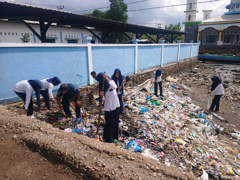 RANGKAIAN KAMPANYE KESELAMATAN PELAYARAN, KEMENHUB AKSI BERSIH PANTAI SERENTAK DI SELURUH WILAYAH INDONESIA