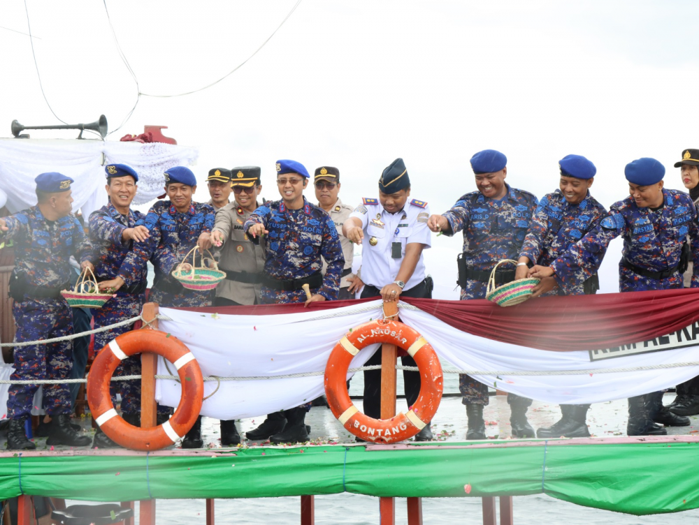 Upacara Tabur Bunga dalam Rangka Memperingati Hari Bhayangkara ke 77