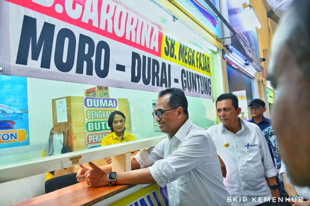 Kunjungan Kerja ke Batam *Menhub Bahas Penataan Pelabuhan dan Penegakan Aturan Penggunaan Sistem Identifikasi Kapal Otomatis