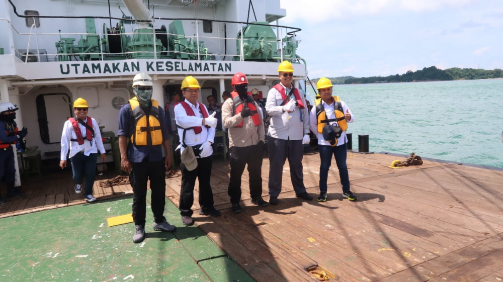 Tingkatkan Keselamatan Pelayaran, Kemenhub Bersama Tim MSC Japan Foundation Lakukan Perawatan Lampu Suar Pulau Putri Nongsa