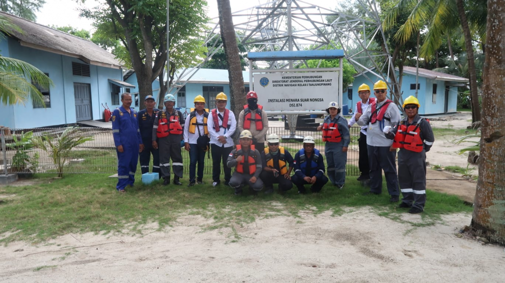 Tingkatkan Keselamatan Pelayaran, Kemenhub Bersama Tim MSC Japan Foundation Lakukan Perawatan Lampu Suar Pulau Putri Nongsa