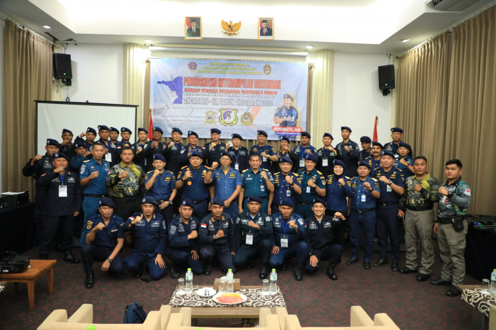 TINGKATKAN KETERAMPILAN AWAK KAPAL PATROLI, DITJEN HUBLA GANDENG POLAIRUD GELAR PELATIHAN MENEMBAK