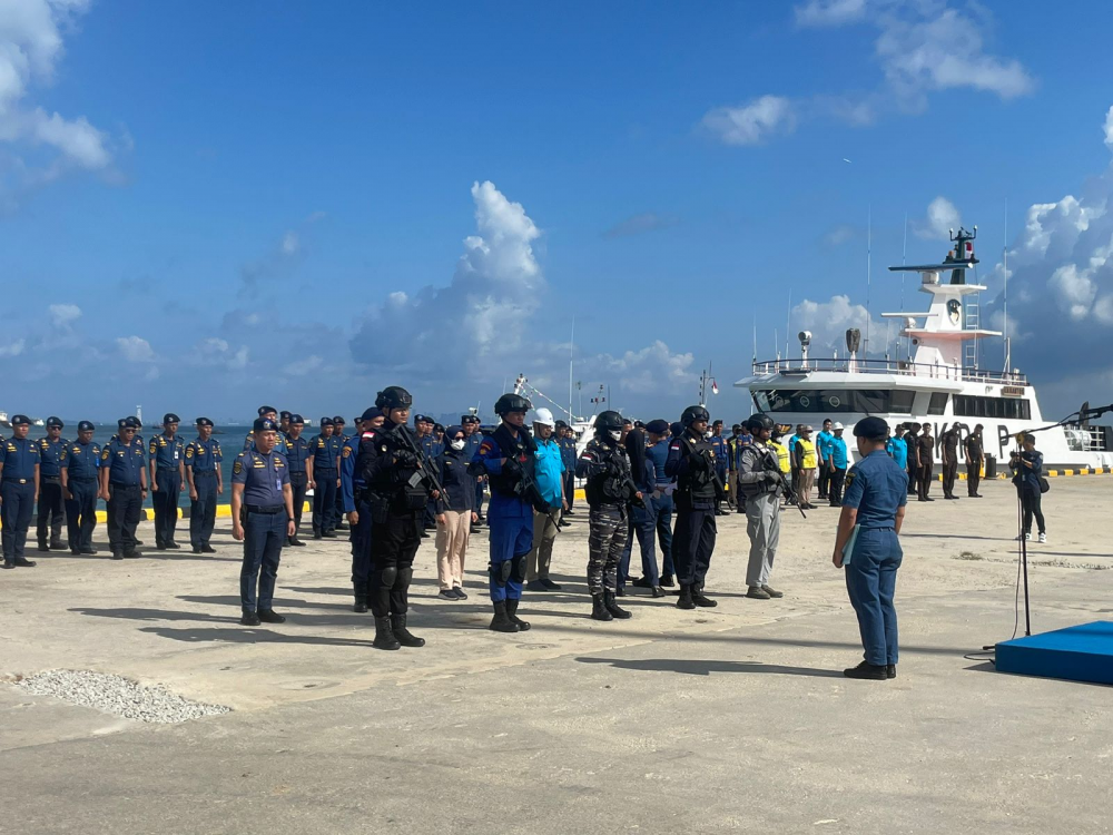 KPLP PIMPIN TIM PENYELAMATAN KAPAL MV MARINE HAWK 5 DARI PEMBAJAKAN DI JOINT EXERCISE ISPS DI BATAM