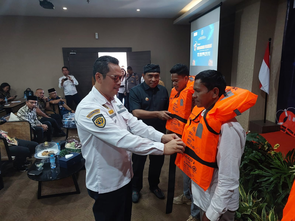 KEMENHUB GELAR KAMPANYE KESELAMATAN PELAYARAN DI BAU BAU, MASYARAKAT IKUT BERPARTISIPASI DENGAN ANTUSIAS
