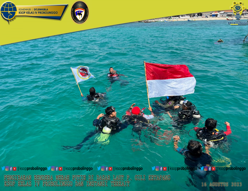Pengibaran Bendera Merah Putih di dasar laut Probolinggo