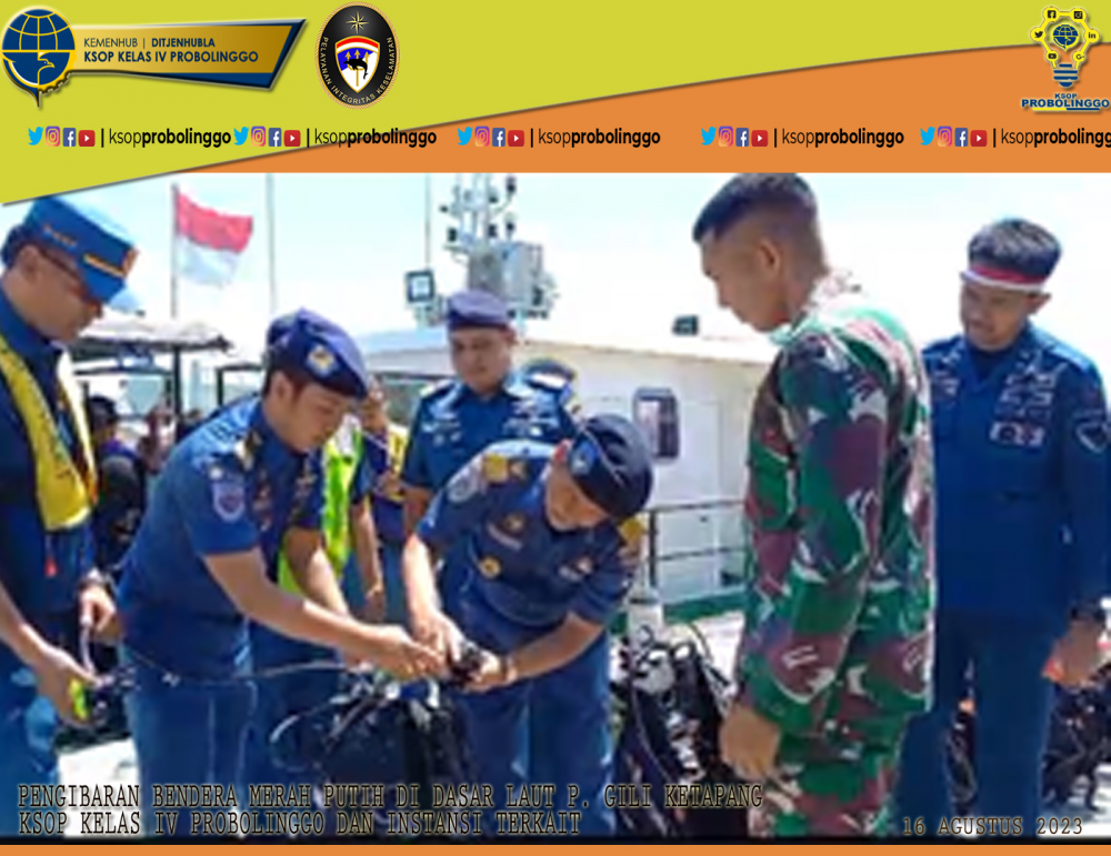 Pengibaran Bendera Merah Putih di dasar laut Probolinggo