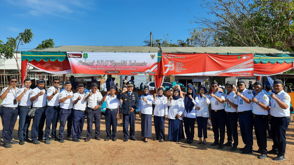 Kantor KSOP Kalianget Mengikuti Upacara Bendera HUT RI Bersama Instansi Terkait di Kecamatan Kalianget