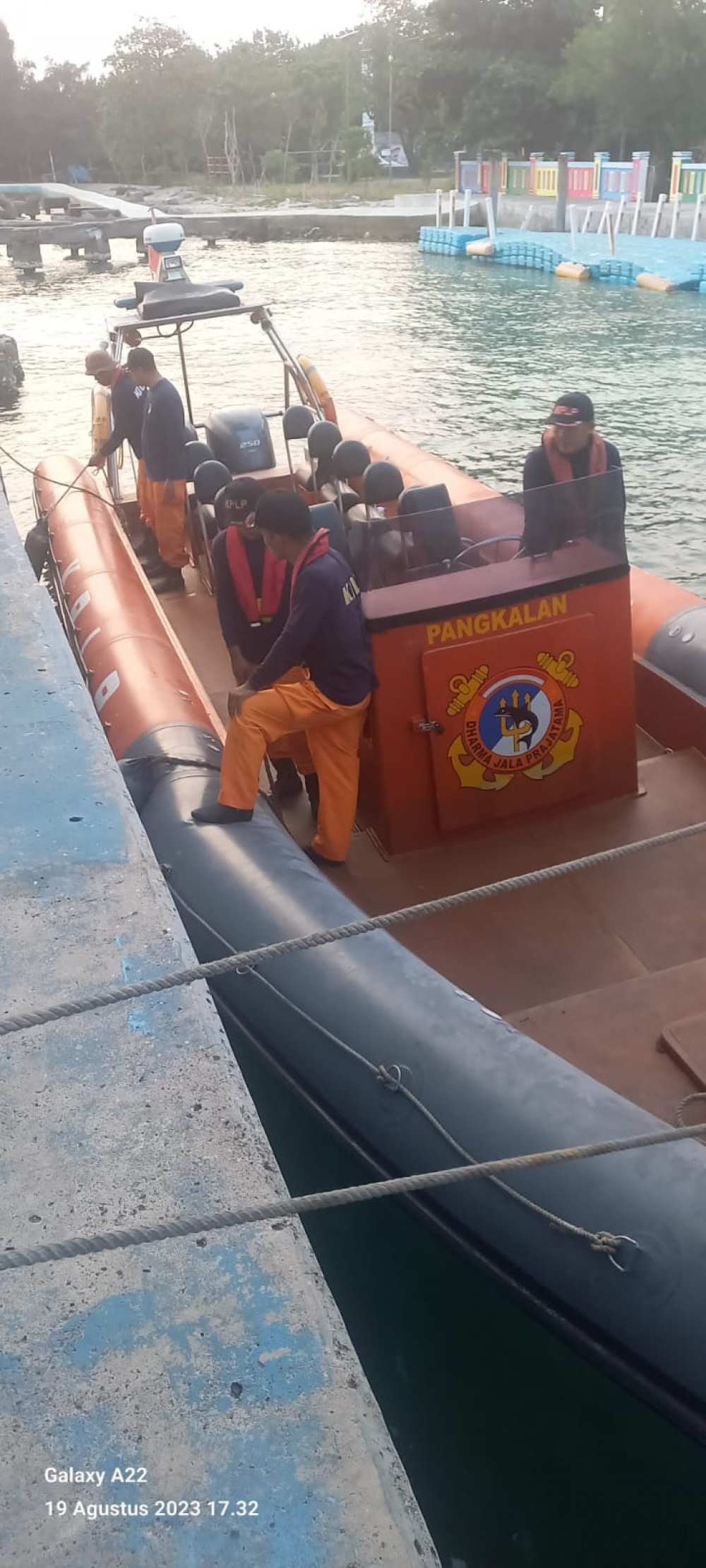 ALASAN CUACA, KAPAL PATROLI KPLP LANJUTKAN PENCARIAN KORBAN MUSIBAH KAPAL DEWI NOOR 1 ESOK