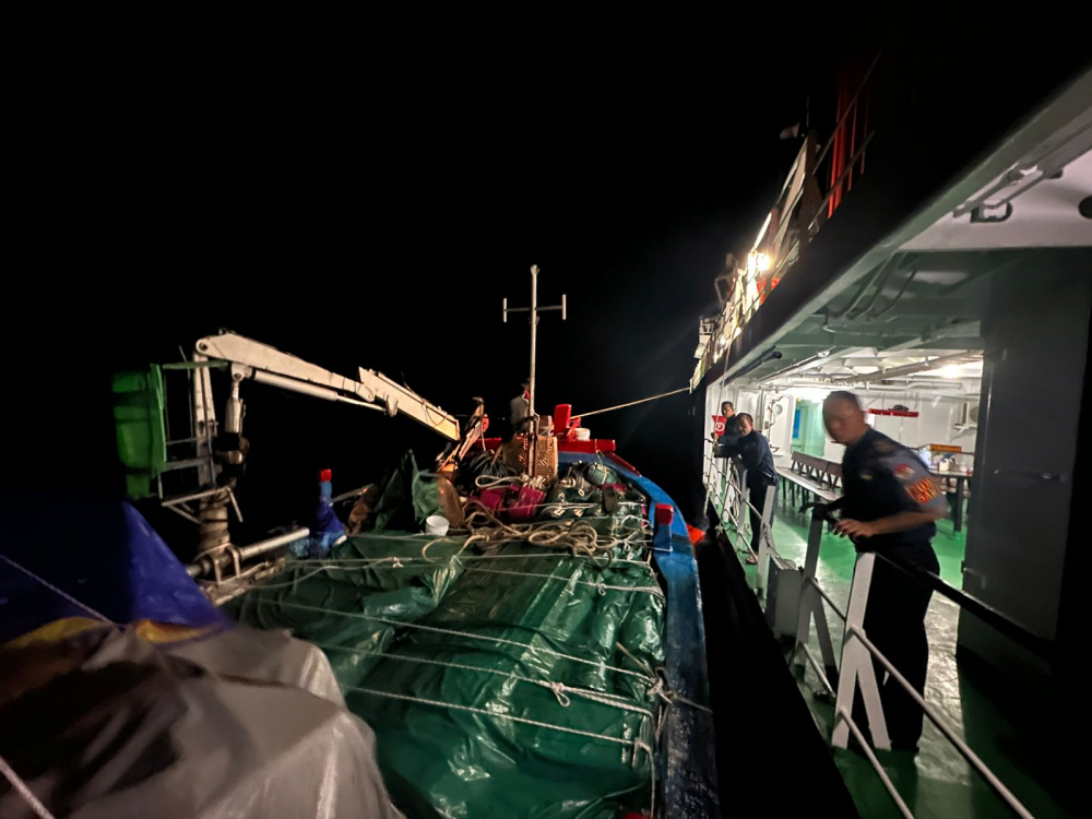 KERJASAMA KPLP DAN APMM MALAYSIA BERHASIL MEMULANGKAN AWAK KAPAL KM JAYA MAKMUR 88