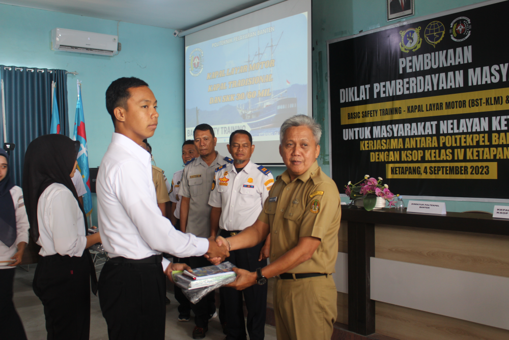 Kantor Kesyahbandaran Dan Otoritas Pelabuhan Ketapang Selenggarakan Diklat BST-KLM dan SKK 60 Mil