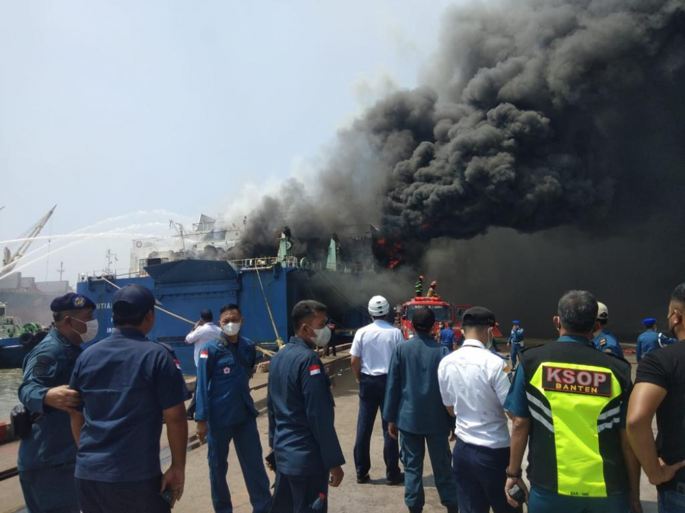 Kemenhub Evakuasi Kebakaran KM. Mutiara Berkah 1 di Dermaga Indah Kiat Pulp and Paper, Seluruh Penumpang dan ABK Berhasil Diselamatkan
