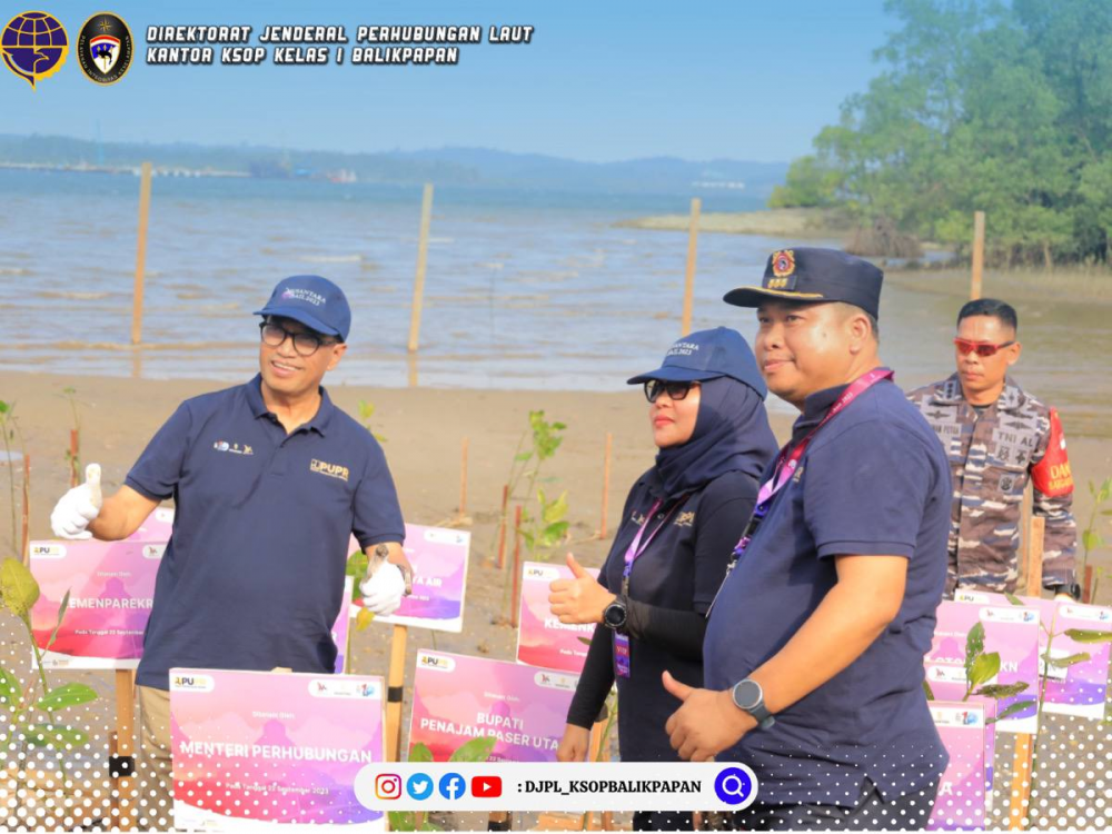 Kepala KSOP Dampingi Menhub Tanam Pohon Mangrove