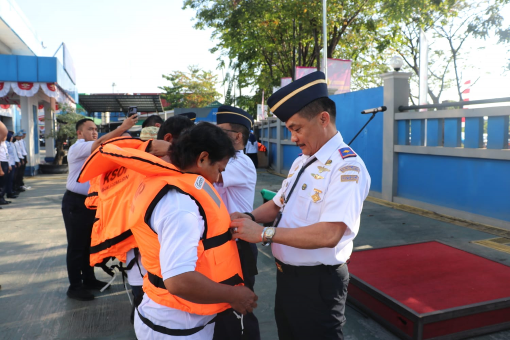 KSOP BANJARMASIN GELAR KAMPAYE KESELAMATAN PELAYARAN DAN PELUNCURAN PROGRAM SYAHBANDAR MEMBINA (SYAHBINA)