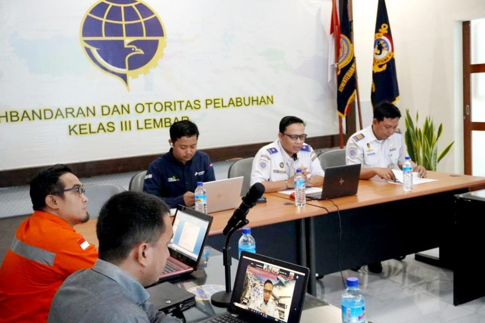 Kantor Kesyahbandaran dan Otoritas Pelabuhan Kelas III Lembar, melaksanakan meeting bersama Distrik Navigasi Kelas II Benoa, Tersus PT. Pertamina Patra Niaga dan Konsultan CV. Delima Sakti perihal rencana menggelar kegiatan perawatan Bouy No. 1, No. 2, No