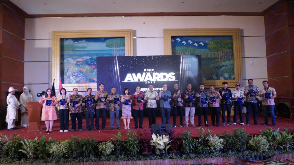 DALAM RANGKA HARHUBNAS2023, KEMENHUB BERI PENGHARGAAN STAKEHOLDER PERHUBUNGAN LAUT DI PEKANBARU