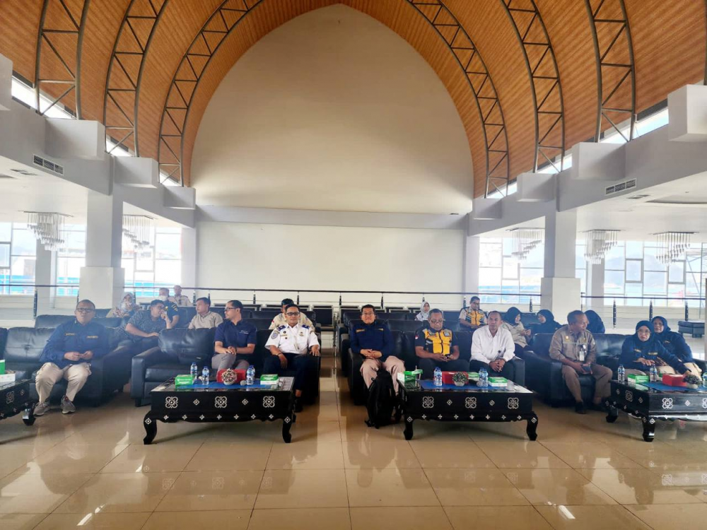 Banchmarking Pelabuhan Gilimas sebagai Pelabuhan Sehat.