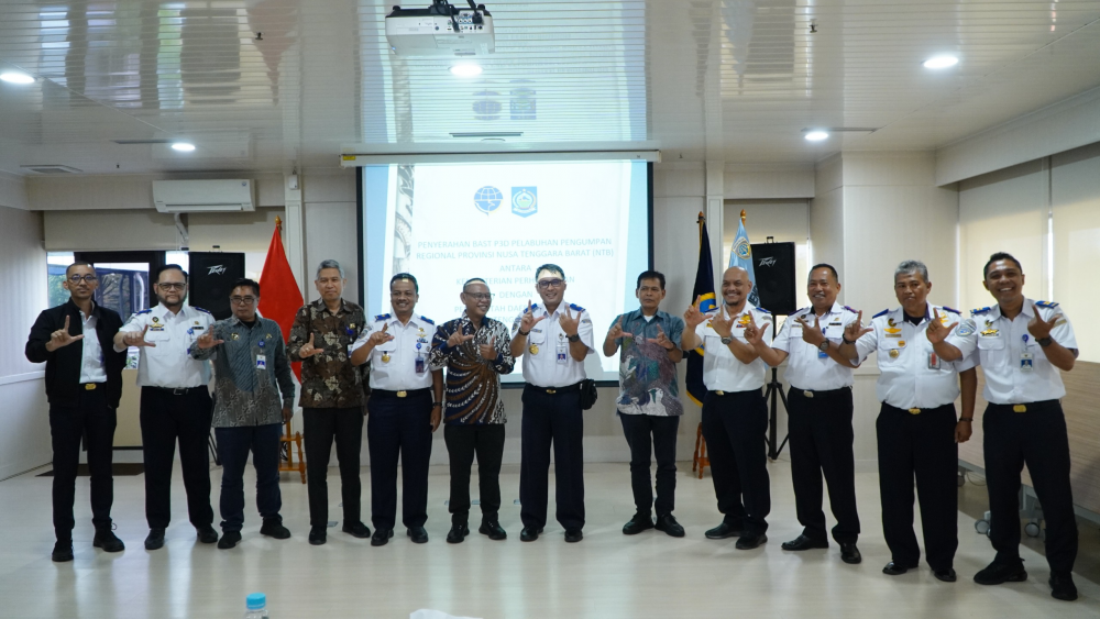 KEMENHUB SERAH TERIMA P3D PELABUHAN PENGUMPAN REGIONAL KEPADA PEMPROV NTB