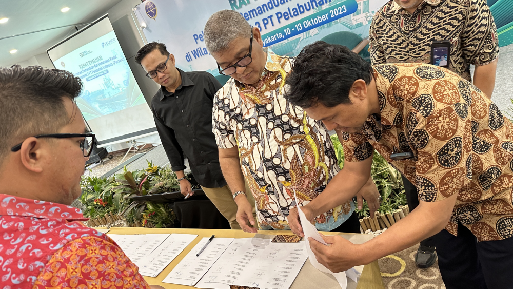 Rapat Evaluasi Pelimpahan Pemanduan dan Penundaan Kapal di Wilayah Regional Tiga PT. Pelabuhan Indonesia (Persero)
