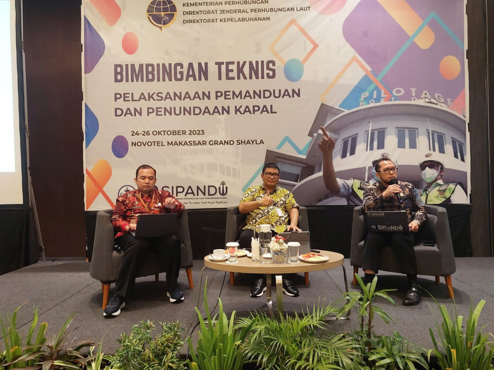 Kemenhub Tingkatkan Profesionalisme Pelayanan Pemanduan dan Penundaan Kapal