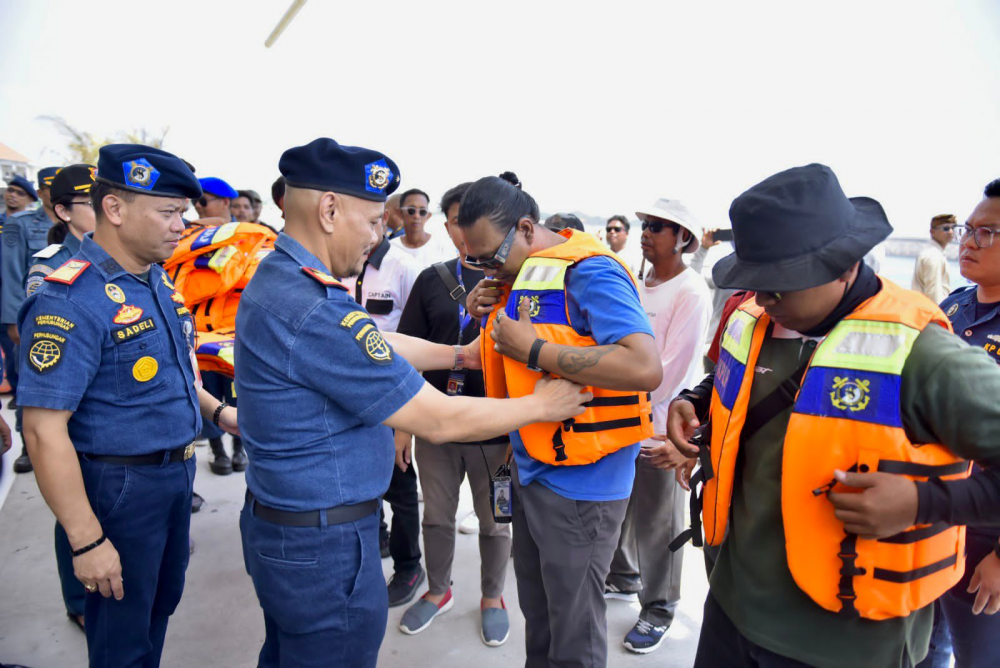 JELANG MUSIM LIBUR NATAL DAN TAHUN BARU, KEMENHUB PERKUAT PENINGKATAN DAN PENGAWASAN KESELAMATAN PELAYARAN DI PELABUHAN SANUR BALI