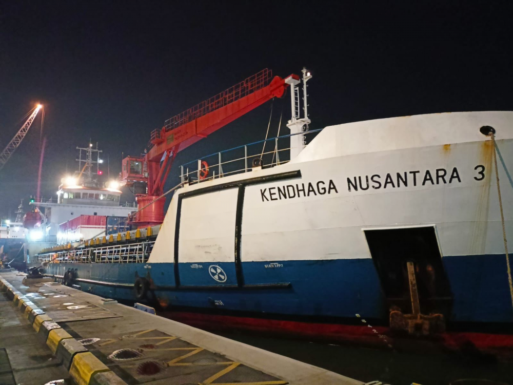 PERINGATI HARI BANGUNAN NASIONAL, KEMENHUB BERSAMA PT DJAKARTA LLOYD DISTRIBUSIKAN 7800 TON SEMEN KE PULAU TERPENCIL MELALUI TOL LAUT
