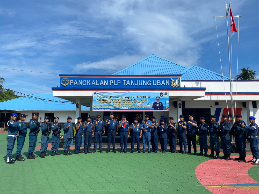 JELANG MUSIM LIBUR NATAL DAN TAHUN BARU, DIREKTUR KPLP MENINJAU KESIAPAN ARMADA DI PANGKALAN PLP TANJUNG UBAN