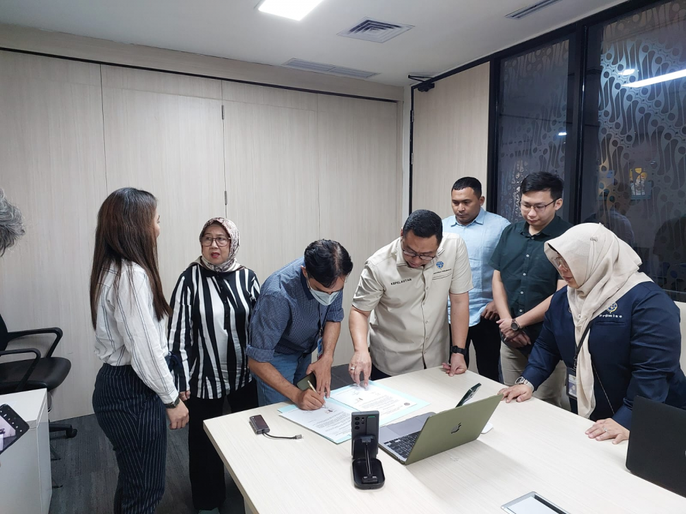 DITJEN HUBLA FASILITASI PEMBERIAN SANTUNAN ABK YANG MENINGGAL SAAT BERTUGAS DI KAPAL MV. CAHAYA 4³ LAUT