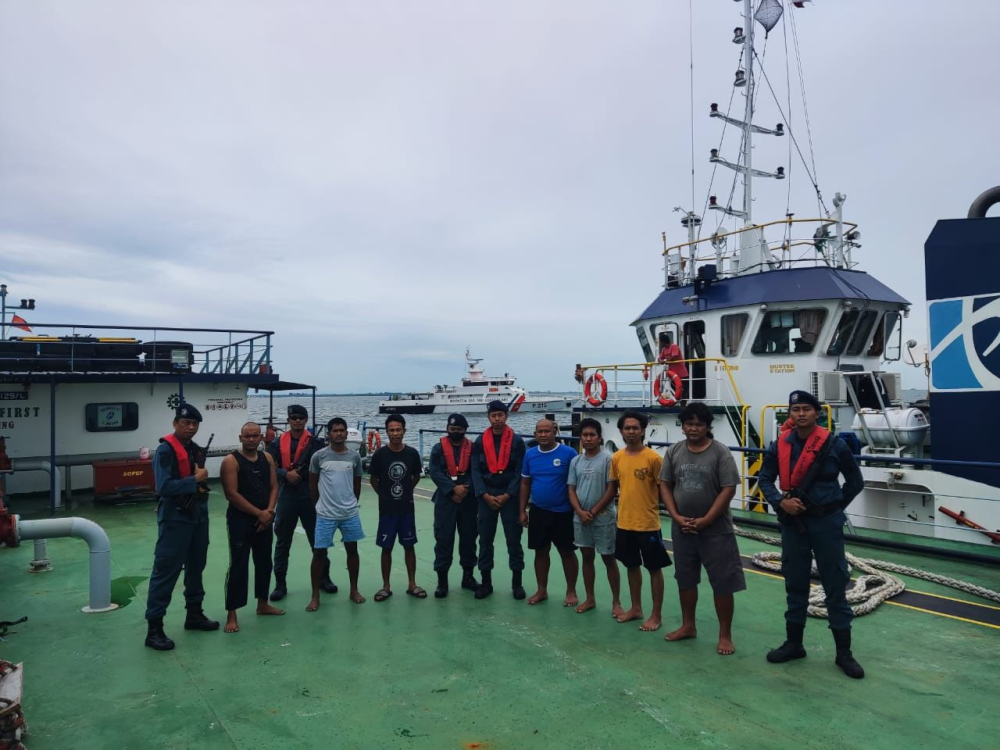 KAPAL PATROLI KPLP KEMENHUB BERHASIL SELAMATKAN ABK DAN KAPAL DARI PEROMPAK DI PERAIRAN KALIMANTAN SELATAN