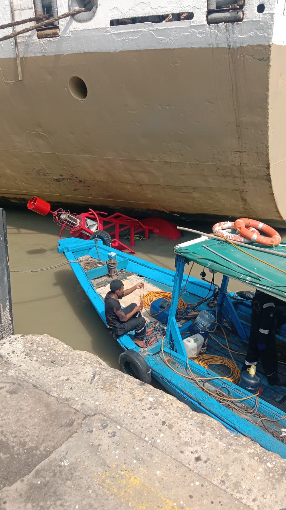 Disnav Tanjung Perak Berhasil Evakuasi Pelampung Suar No. 24 yang Terseret KM. Leuser dan Kapal Lit Interprise