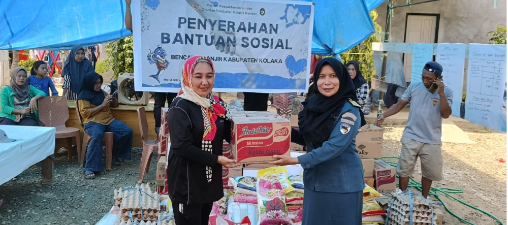 Penyerahan Bantuan Sosial Bencana Banjir Kabupaten Kolaka