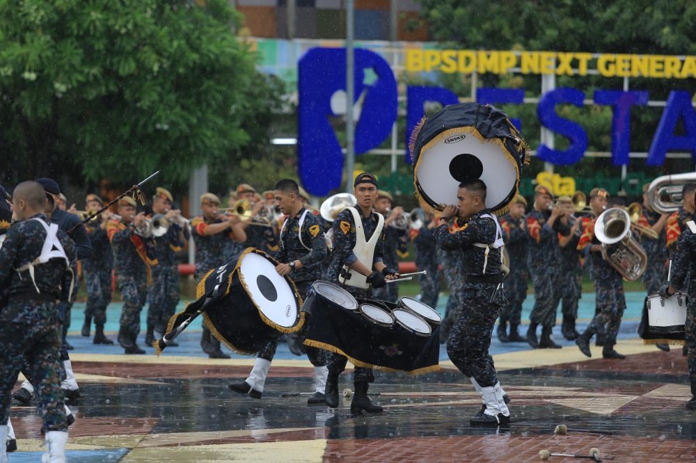 KPLP GARDA TERDEPAN JAGA KESELAMATAN DAN KEAMANAN PELAYARAN INDONESIA
