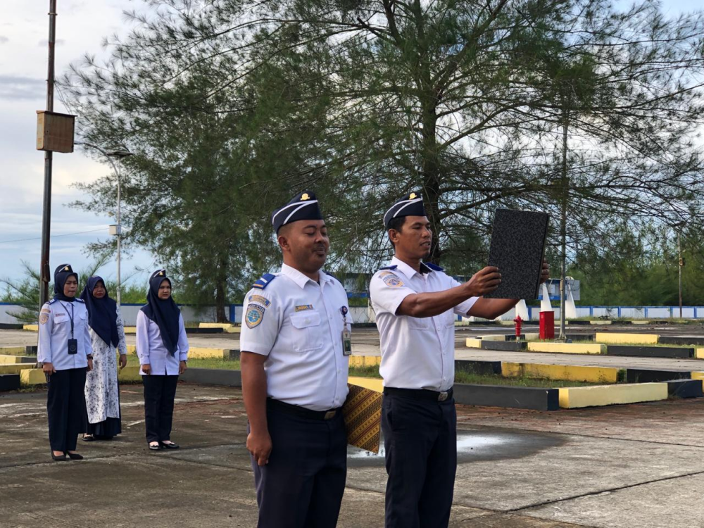 PELAKSANAAN APEL PAGI