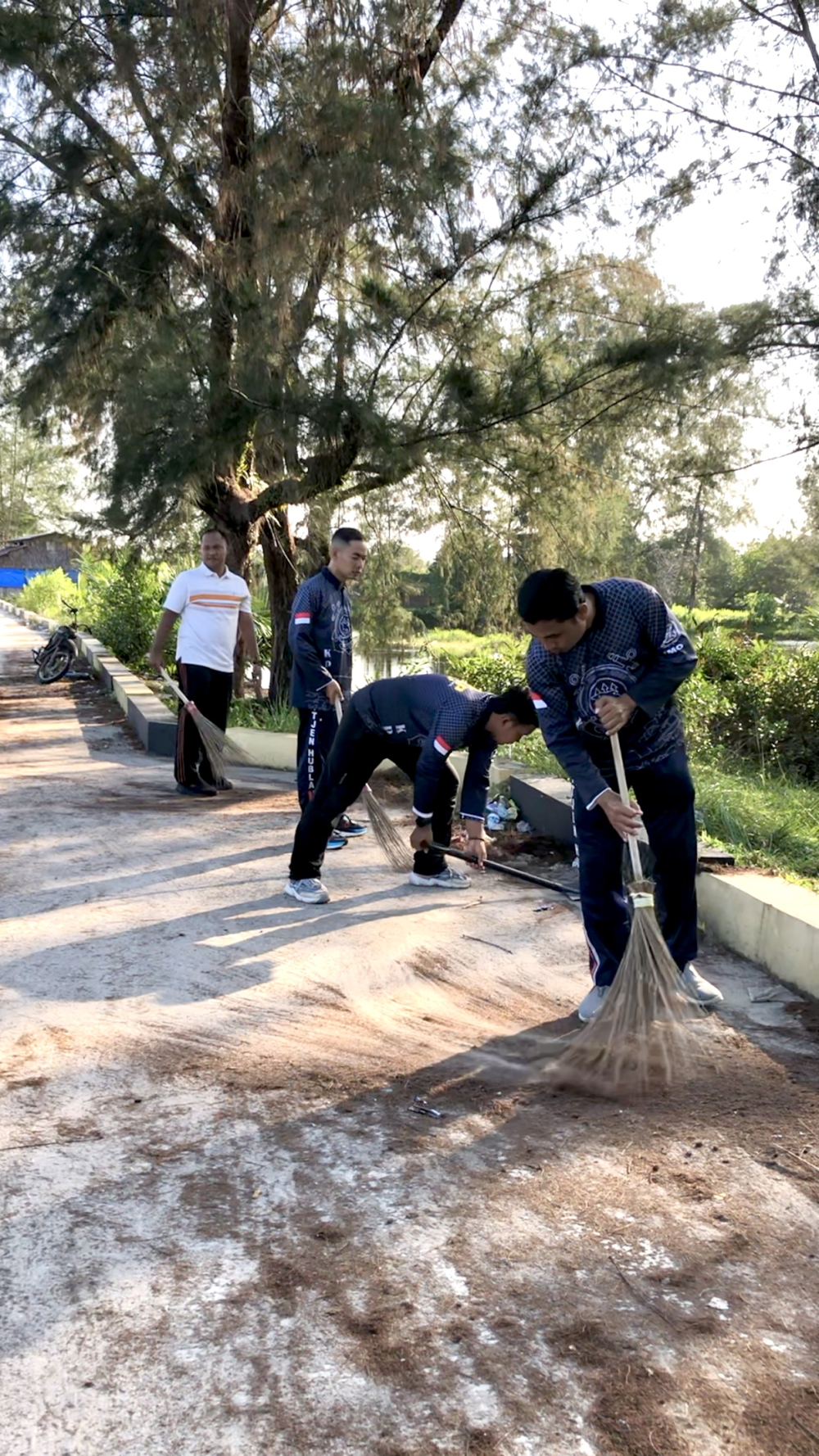 KEGIATAN JUM'AT BERSIH DI AREA KANTOR UPP SINGKIL DAN WILKER PULAU BANYAK