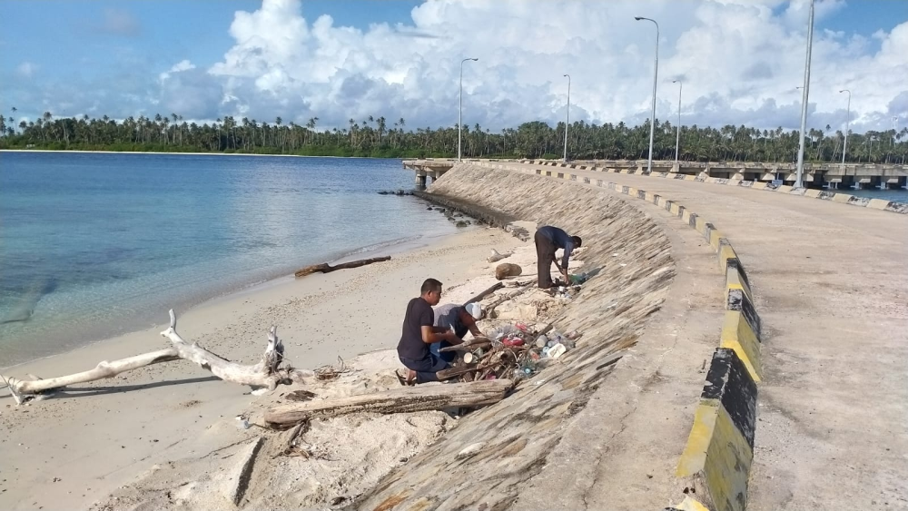 KEGIATAN JUM'AT BERSIH DI AREA KANTOR UPP SINGKIL DAN WILKER PULAU BANYAK