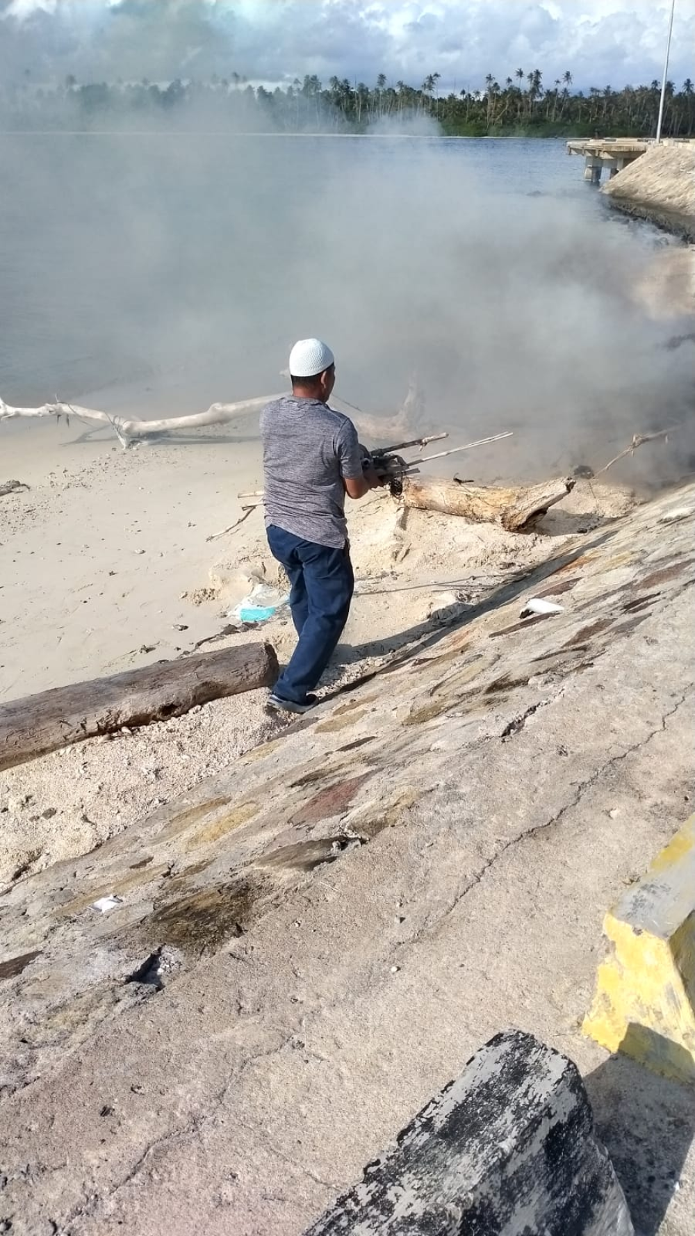 KEGIATAN JUM'AT BERSIH DI AREA KANTOR UPP SINGKIL DAN WILKER PULAU BANYAK