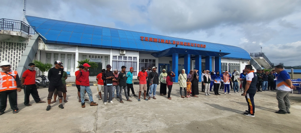 Kerja Bakti Lingkup KSOP Kendari
