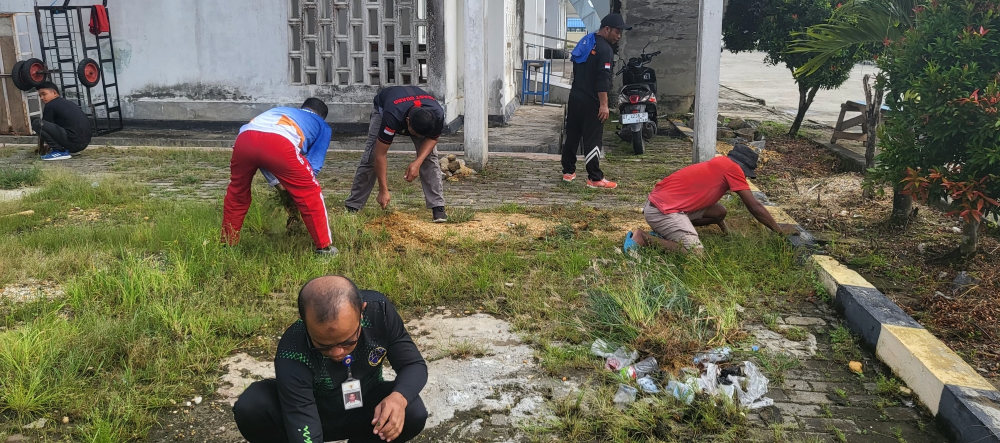 Kerja Bakti Lingkup KSOP Kendari