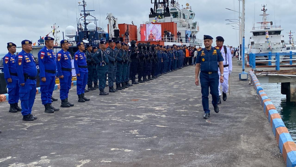 Jon Kenedi, DireDirektur KPLP Bertindak Sebagai Inspektur Upacara HUT KPLP Ke 51 dan PPLP Ke 36 Di Tanjung Uban