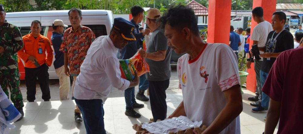 Penyerahan Bantuan Sosial Bencana Banjir Kota Kendari