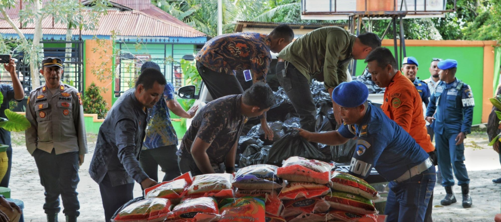 Penyerahan Bantuan Sosial Bencana Banjir Kota Kendari