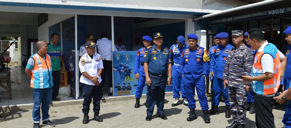 Kunjungan Dirpolairud Polda Sultra di Pelabuhan Kendari