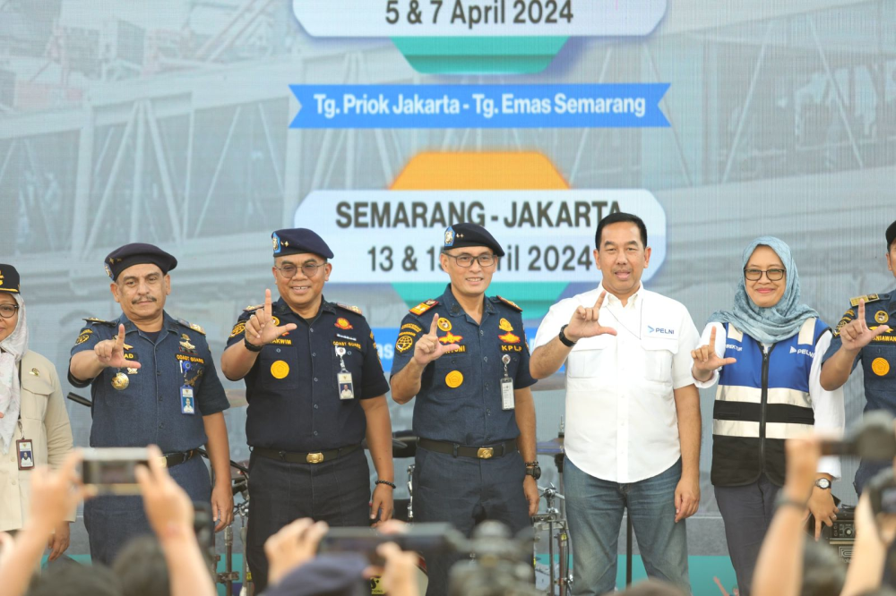KEMENHUB BERANGKATKAN RIBUAN PESERTA MUDIK GRATIS SEPEDA MOTOR DENGAN KAPAL LAUT JAKARTA TUJUAN SEMARANG VOYAGE KEDUA
