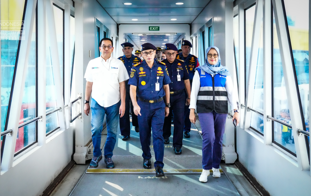 Pangkalan Penjagaan Laut dan Pantai Kelas I Tanjung Priok Pantau dan menjaga keamanan perairan Teluk Jakarta dalam rangka keberangkatan kedua program mudik gratis sepeda motor menggunakan kapal laut KM Dobonsolo rute Jakarta - Semarang.