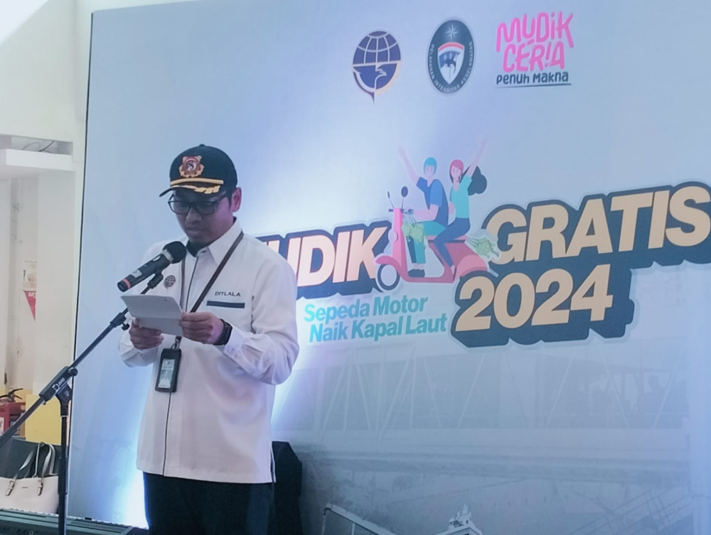 RIBUAN PESERTA ARUS BALIK MUDIK GRATIS SEPEDA MOTOR DENGAN KAPAL LAUT DIBERANGKATKAN DARI SEMARANG TUJUAN JAKARTA