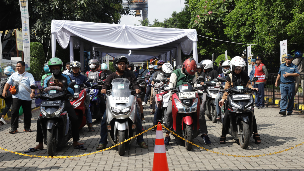 Arus Balik Voyage Pertama *Peserta Mudik Gratis Sepeda Motor Naik Kapal Laut Tiba di Jakarta dengan Selamat*