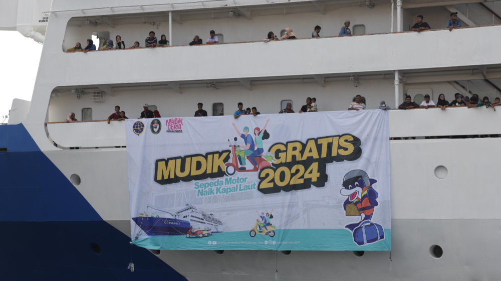 Arus Balik Voyage Pertama *Peserta Mudik Gratis Sepeda Motor Naik Kapal Laut Tiba di Jakarta dengan Selamat*