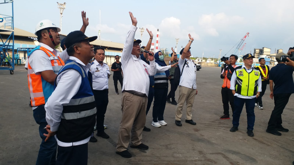 KM. DOBONSOLO KEMBALI ANGKUT RIBUAN PESERTA ARUS BALIK MUDIK GRATIS SEPEDA MOTOR DENGAN KAPAL LAUT DARI SEMARANG TUJUAN JAKARTA